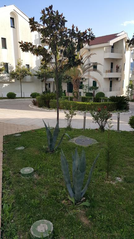 Roman Gardens Studio Apartment Risan Exterior foto