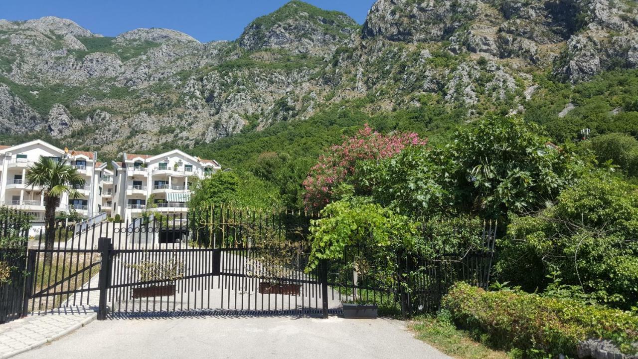 Roman Gardens Studio Apartment Risan Exterior foto